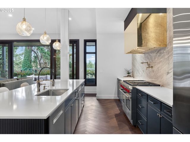 21 D Ave 2, Lake Oswego, OR 97034