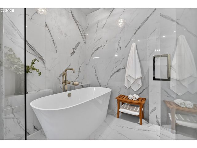 21 D Ave 2, Lake Oswego, OR 97034