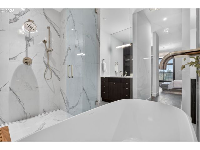 21 D Ave 2, Lake Oswego, OR 97034