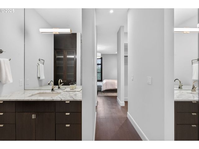 21 D Ave 2, Lake Oswego, OR 97034