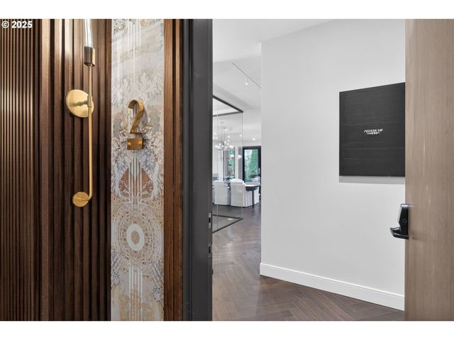 21 D Ave 2, Lake Oswego, OR 97034