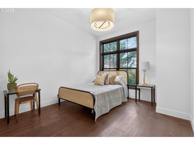 21 D Ave 2, Lake Oswego, OR 97034