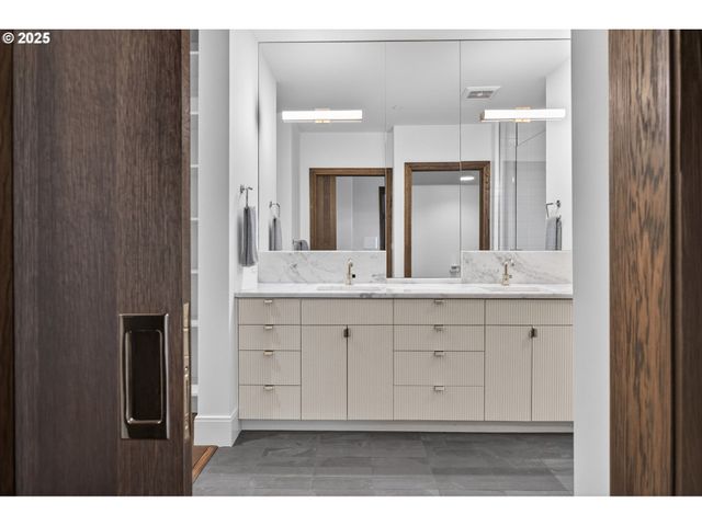 21 D Ave 2, Lake Oswego, OR 97034