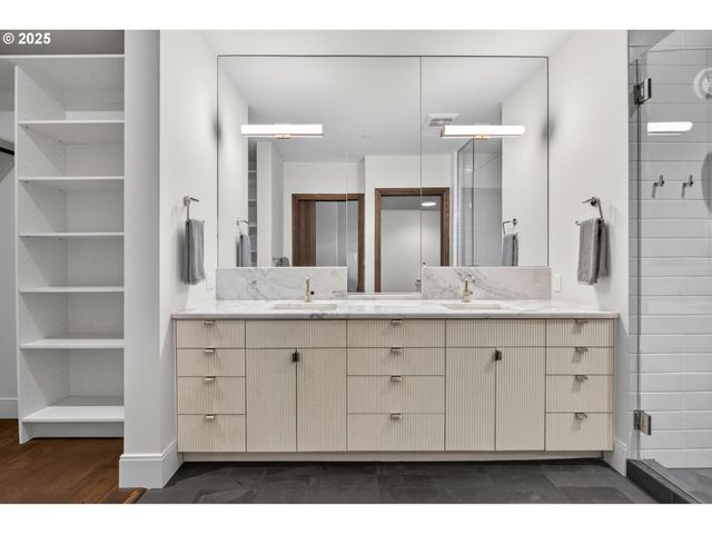 21 D Ave 2, Lake Oswego, OR 97034