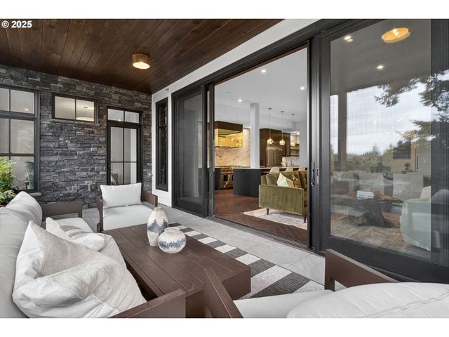 21 D Ave 2, Lake Oswego, OR 97034