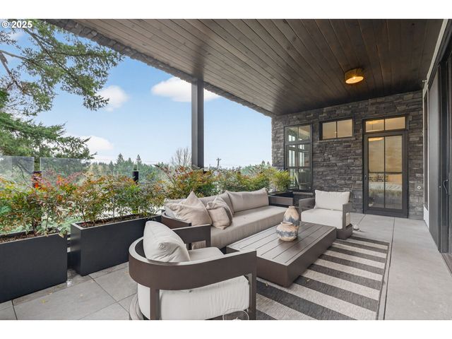 21 D Ave 2, Lake Oswego, OR 97034