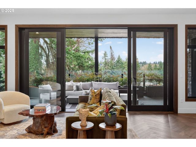 21 D Ave 2, Lake Oswego, OR 97034