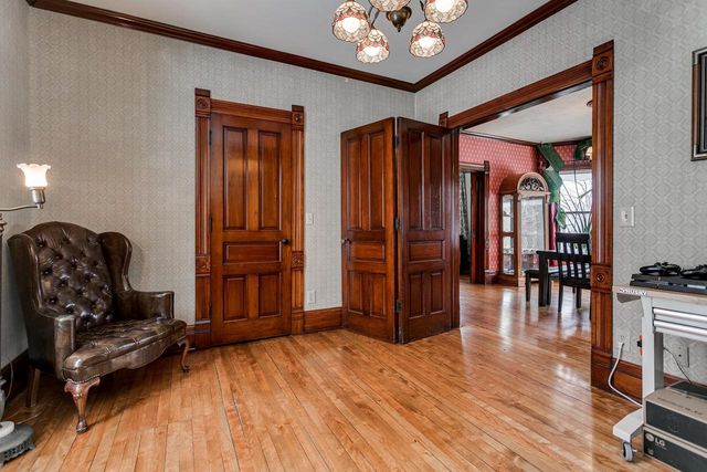 327 W MAIN STREET, Hortonville, WI 54944