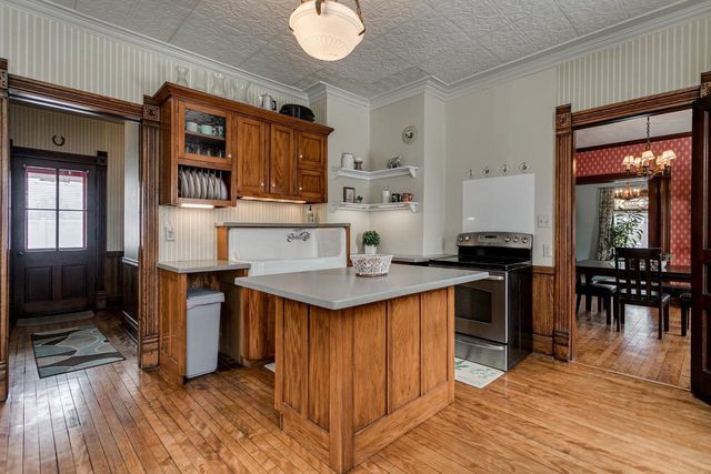 327 W MAIN STREET, Hortonville, WI 54944