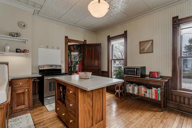 327 W MAIN STREET, Hortonville, WI 54944