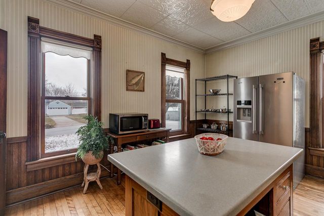 327 W MAIN STREET, Hortonville, WI 54944