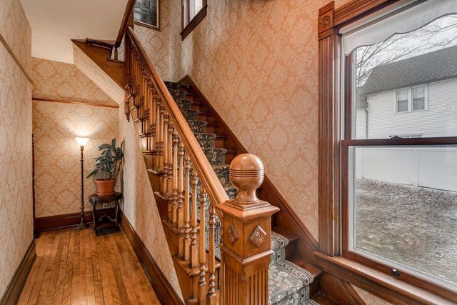 327 W MAIN STREET, Hortonville, WI 54944