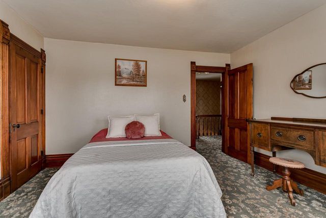 327 W MAIN STREET, Hortonville, WI 54944