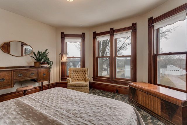 327 W MAIN STREET, Hortonville, WI 54944