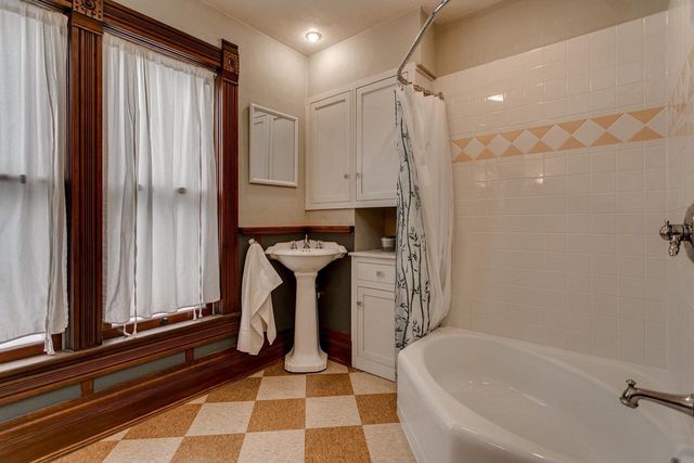 327 W MAIN STREET, Hortonville, WI 54944