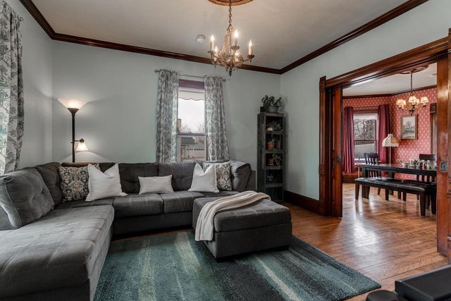 327 W MAIN STREET, Hortonville, WI 54944