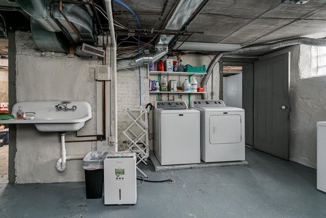 327 W MAIN STREET, Hortonville, WI 54944