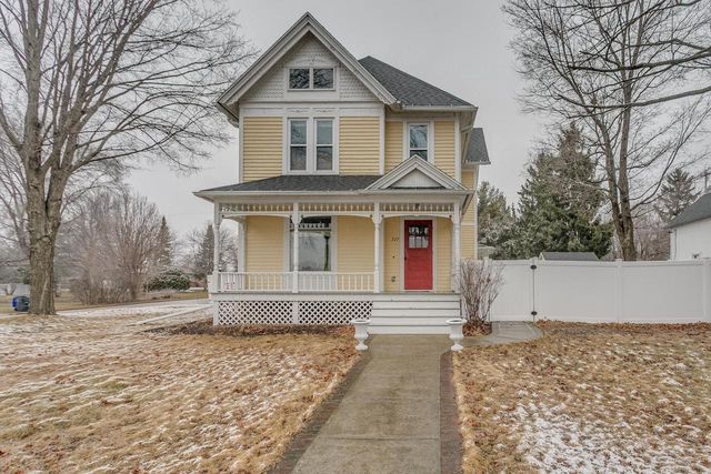 327 W MAIN STREET, Hortonville, WI 54944