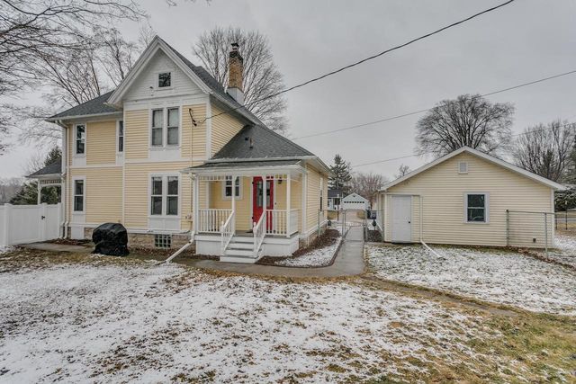327 W MAIN STREET, Hortonville, WI 54944