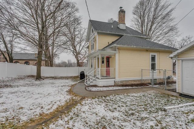 327 W MAIN STREET, Hortonville, WI 54944