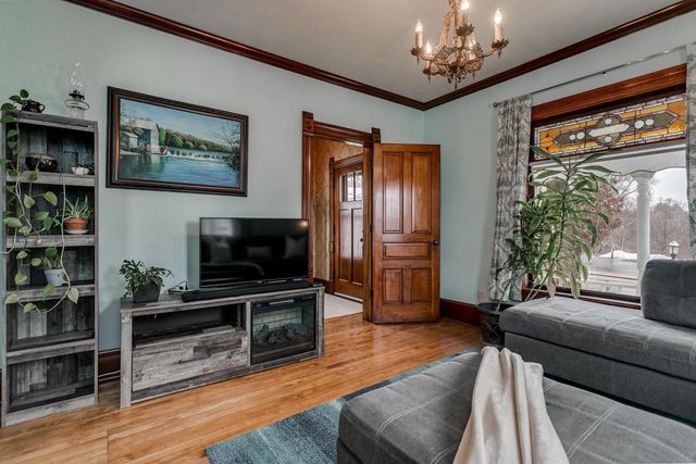 327 W MAIN STREET, Hortonville, WI 54944