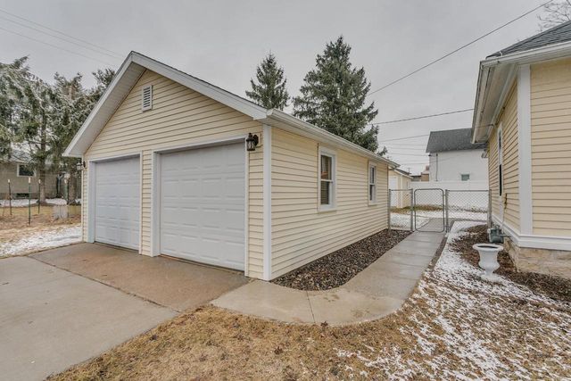 327 W MAIN STREET, Hortonville, WI 54944