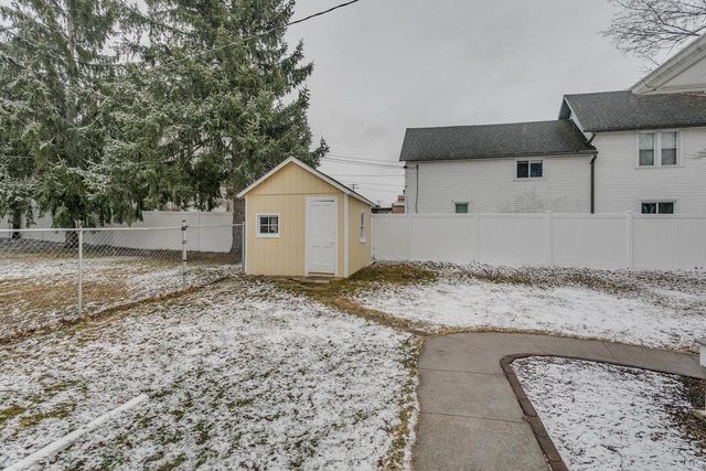 327 W MAIN STREET, Hortonville, WI 54944