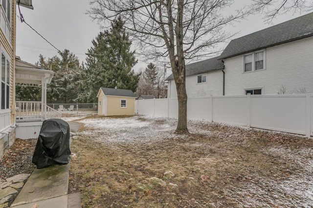 327 W MAIN STREET, Hortonville, WI 54944