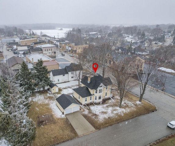 327 W MAIN STREET, Hortonville, WI 54944