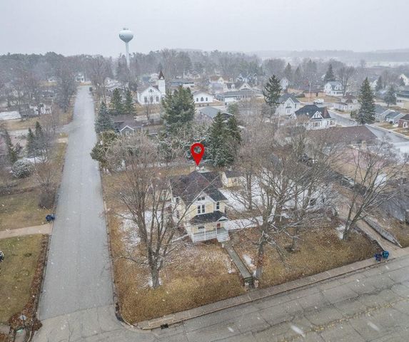 327 W MAIN STREET, Hortonville, WI 54944