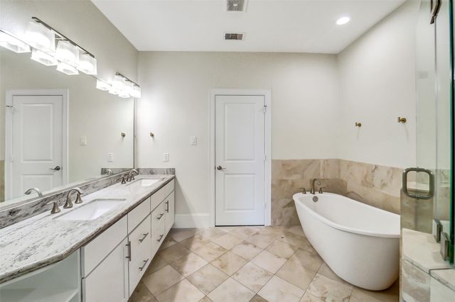 5526 Darling Street C, Houston, TX 77007