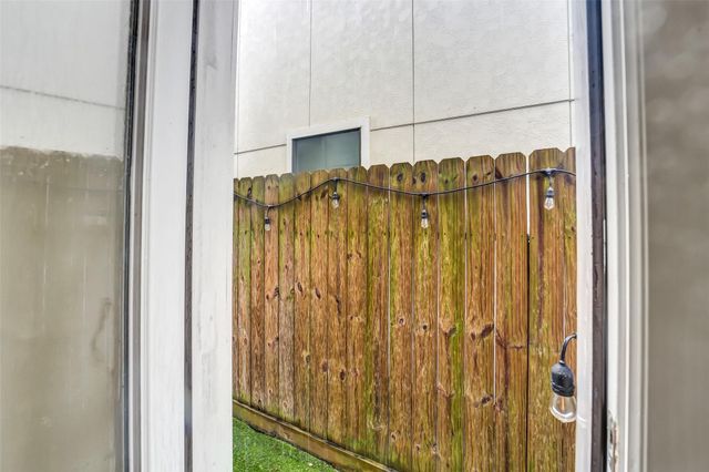 5526 Darling Street C, Houston, TX 77007