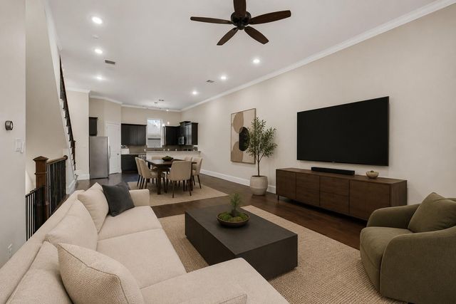 5526 Darling Street C, Houston, TX 77007