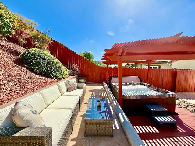 2767 Lancha St, San Diego, CA 92111