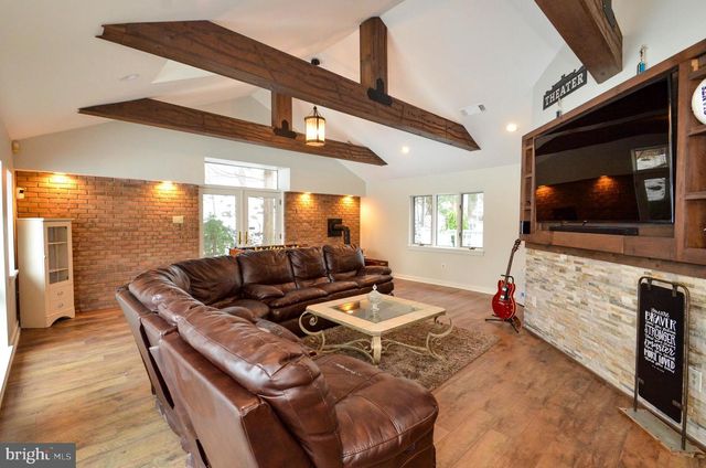 5061 WENDI DR W, Zionsville, PA 18092