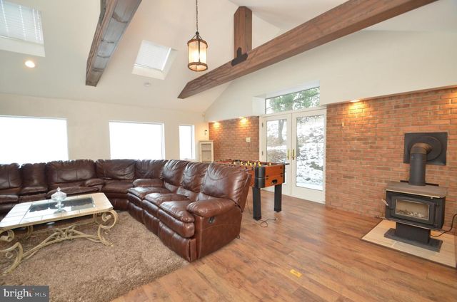 5061 WENDI DR W, Zionsville, PA 18092