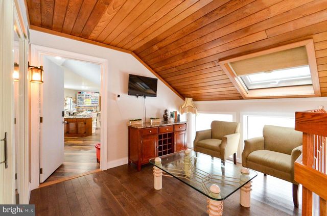 5061 WENDI DR W, Zionsville, PA 18092