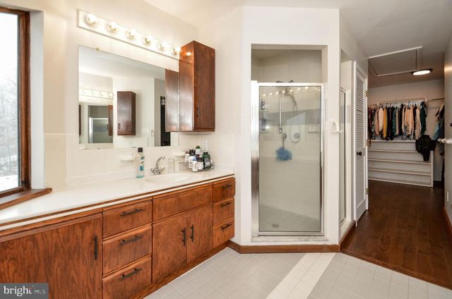 5061 WENDI DR W, Zionsville, PA 18092
