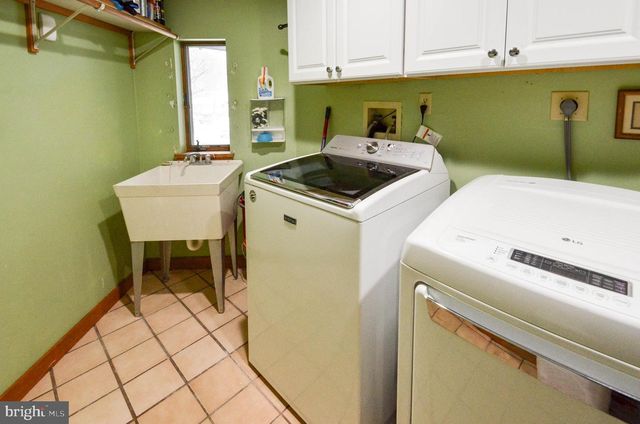 5061 WENDI DR W, Zionsville, PA 18092