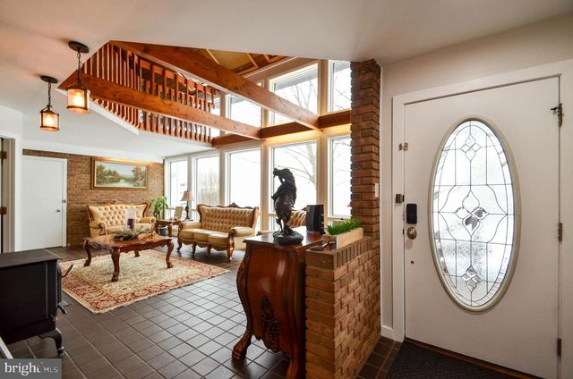5061 WENDI DR W, Zionsville, PA 18092