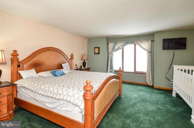 5061 WENDI DR W, Zionsville, PA 18092