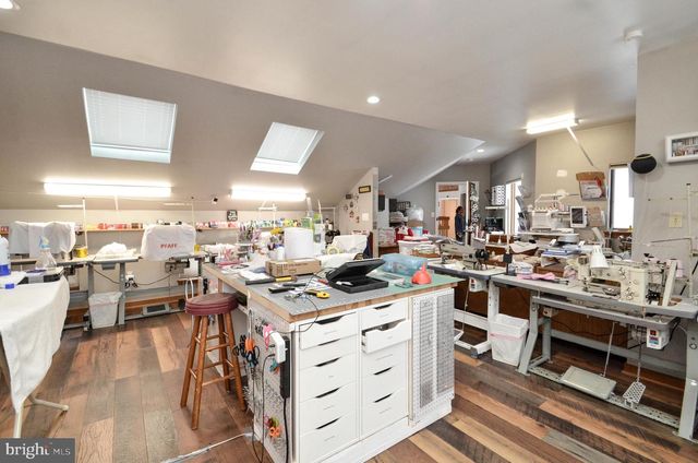 5061 WENDI DR W, Zionsville, PA 18092