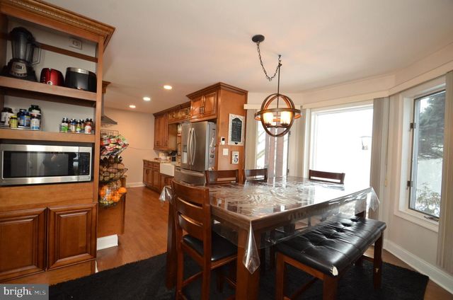 5061 WENDI DR W, Zionsville, PA 18092