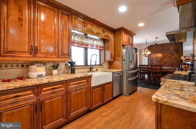 5061 WENDI DR W, Zionsville, PA 18092