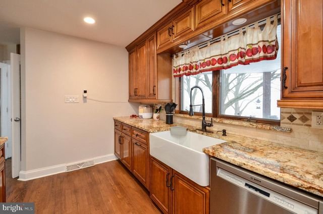 5061 WENDI DR W, Zionsville, PA 18092