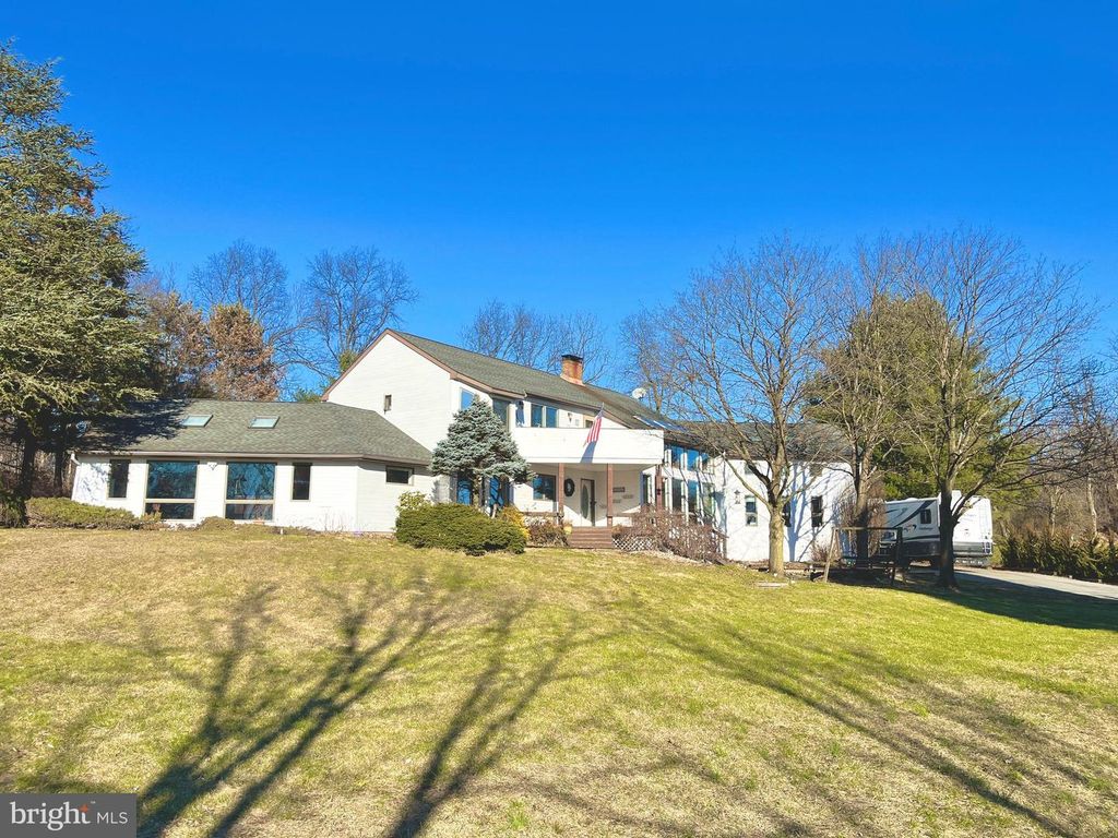 5061 WENDI DR W, Zionsville, PA 18092