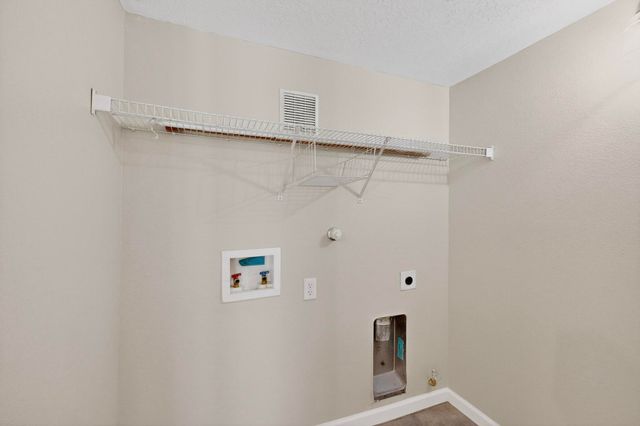 265 Black Hat Avenue SW, Los Lunas, NM 87031