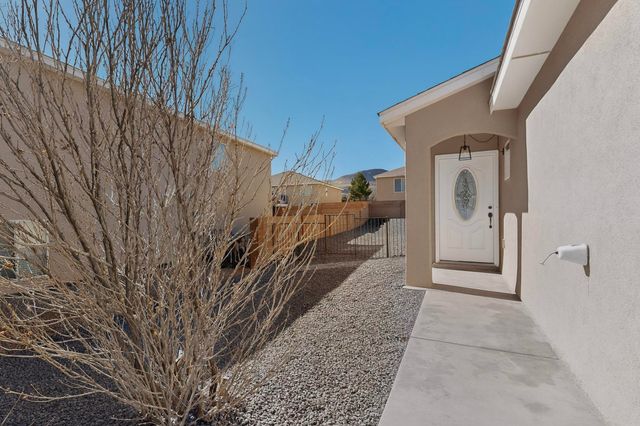 265 Black Hat Avenue SW, Los Lunas, NM 87031