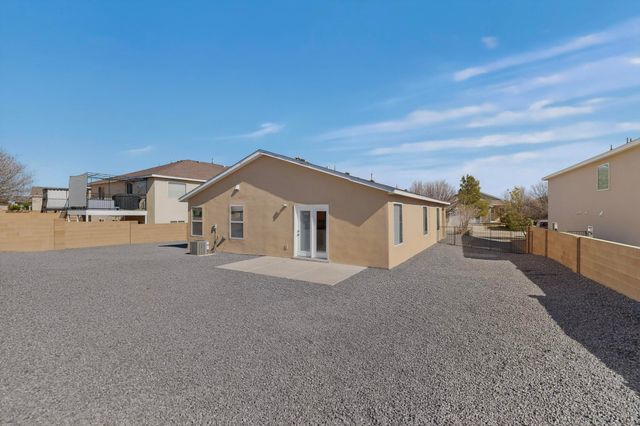 265 Black Hat Avenue SW, Los Lunas, NM 87031