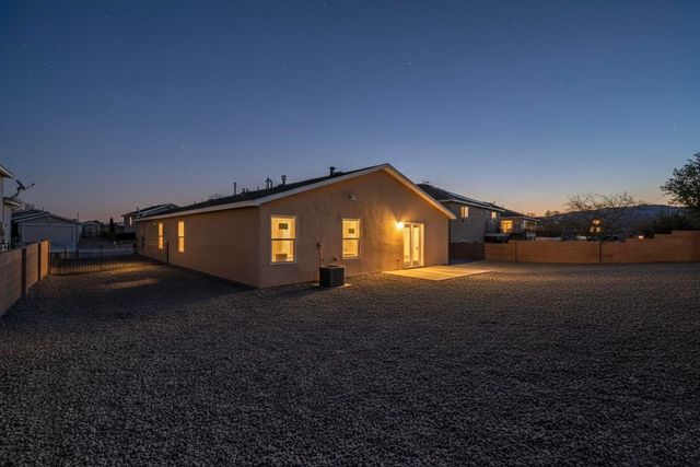 265 Black Hat Avenue SW, Los Lunas, NM 87031